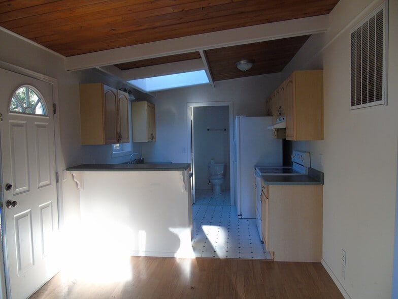 view of Kitchen and bathroom from dining room - 1708 Sapphire Trl