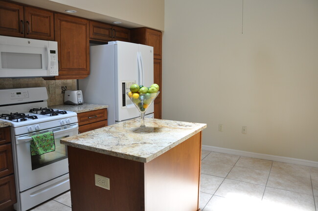 Building Photo - 201 Tradewinds Dr