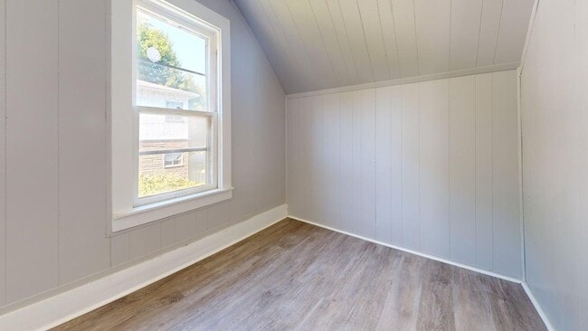 Building Photo - 36 Lake St