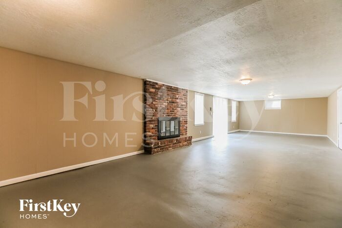 Building Photo - 11127 E 44th Terrace