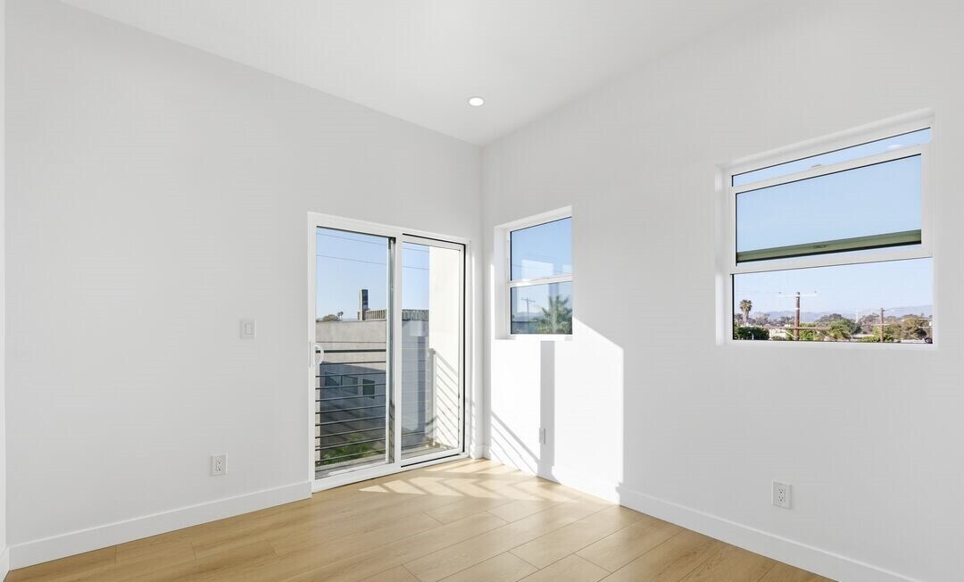 Building Photo - 2835 S Redondo Blvd