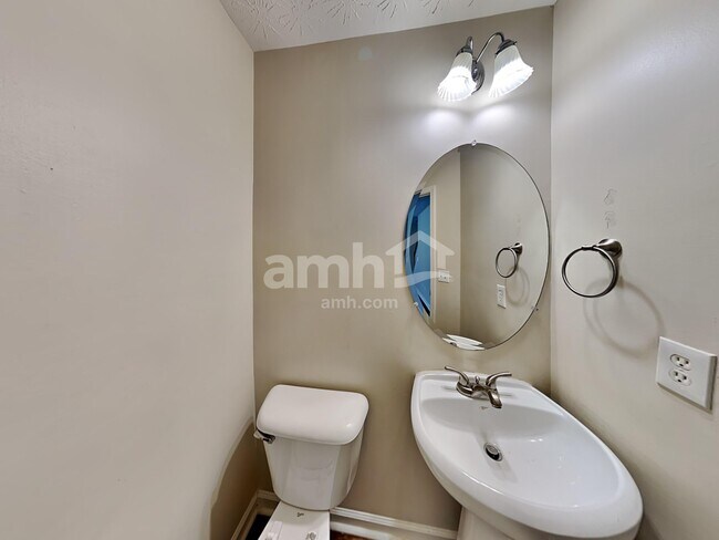 Building Photo - 327 Meadows Ln