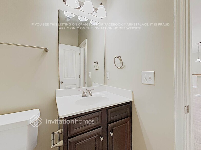Building Photo - 239 Silver Oak Dr