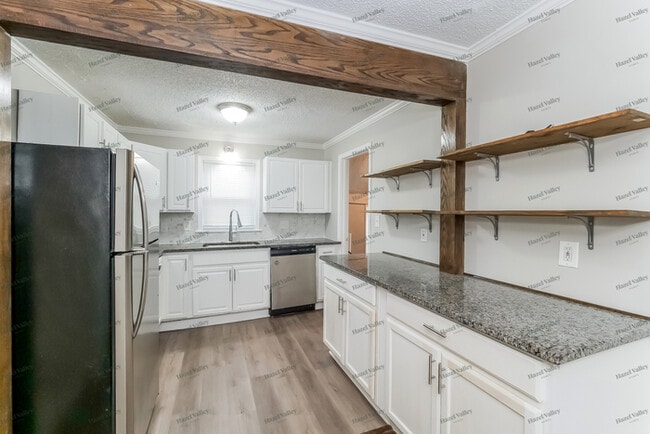 Building Photo - 1311 W Bryson St