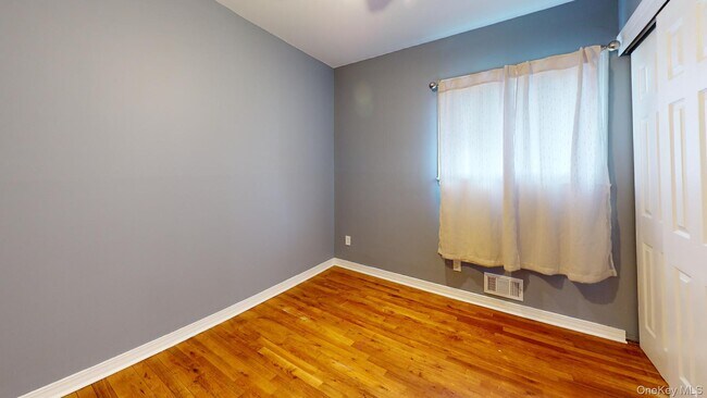 Building Photo - 511 Freeman Ave