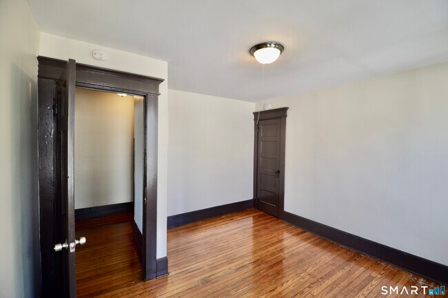 Building Photo - 48 Riverview Pl