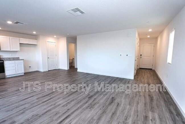 Building Photo - 2097 Shady Tree Cir