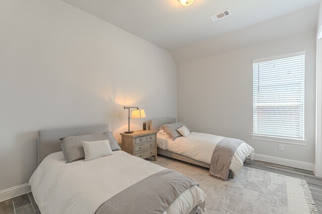 Building Photo - 25018 Pavonia Lake Ln