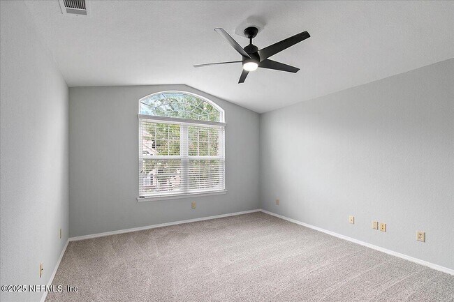 Building Photo - 13810 Sutton Park Dr N