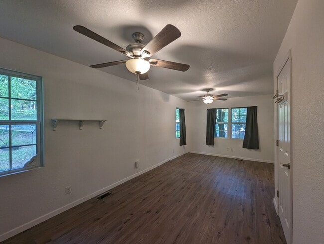 Building Photo - 3 Bedroom/2 Bathroom House in Batesville