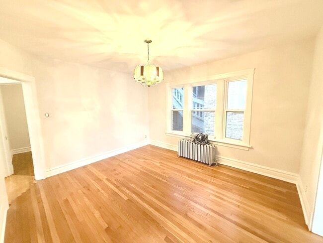 Building Photo - 4819 W Addison St