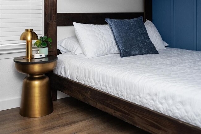 Building Photo - 1315 Southport Dr