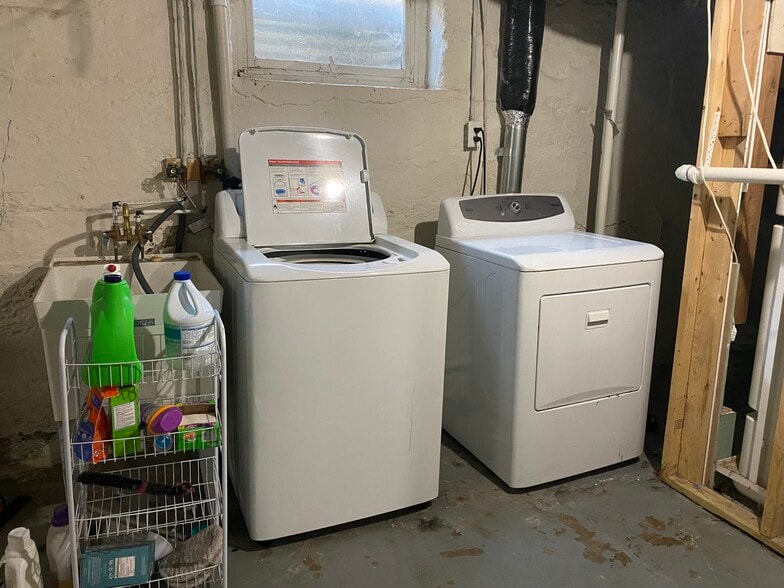 Building Photo - 3318 Tyler St NE