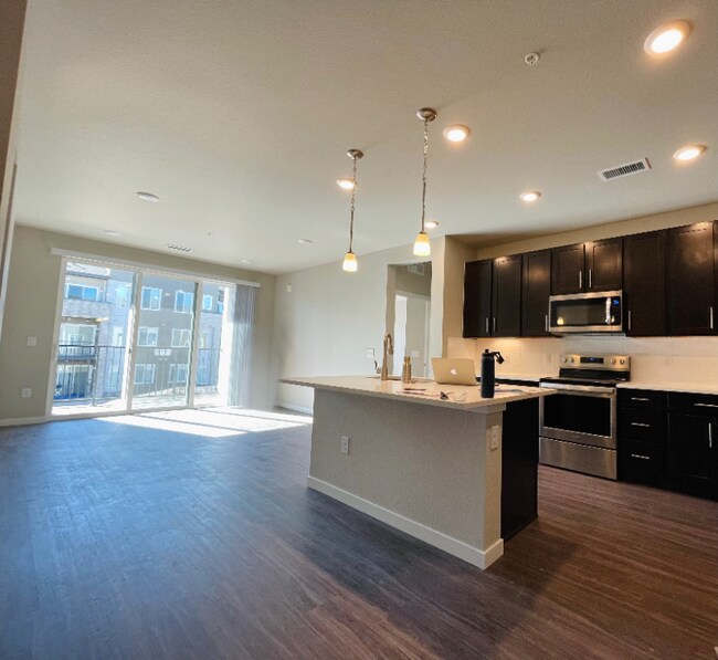 Building Photo - 420 E Fremont Pl