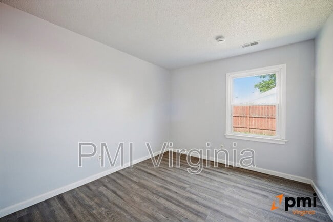 Building Photo - 1701 Darrow St