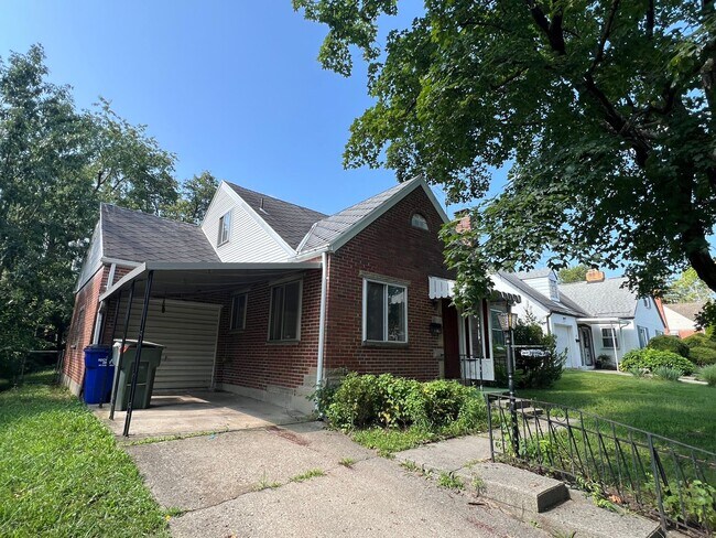 Building Photo - Charming 3-Bedrooms 1 bath with Hardwood F...