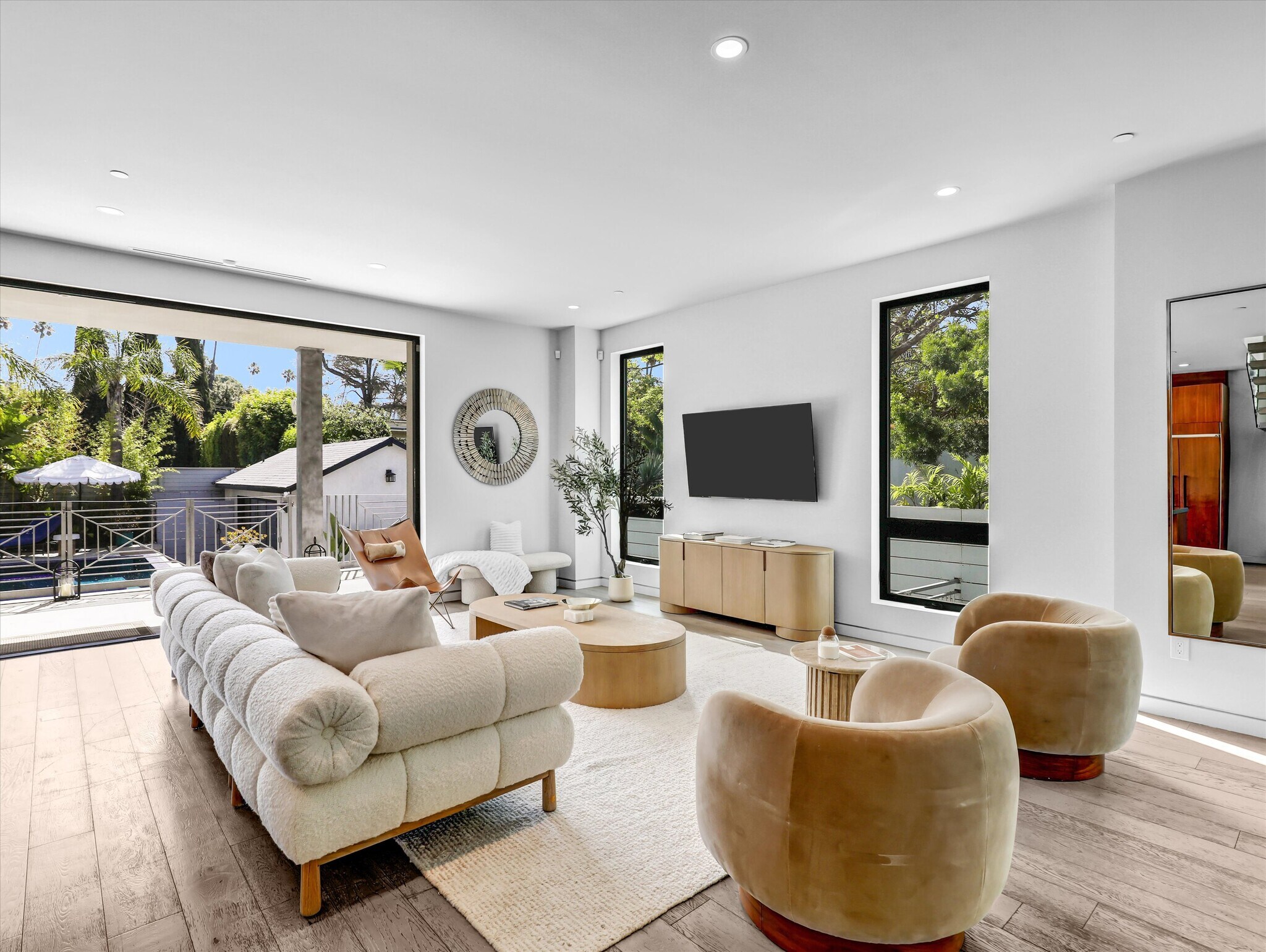 Building Photo - 1724 N Sierra Bonita Ave