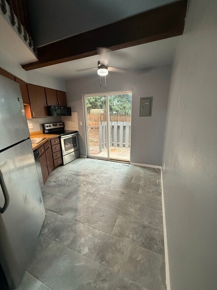 Building Photo - 4869 Bluestem Dr