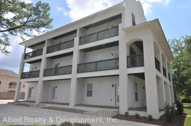 Building Photo - 4 br, 4.5 bath Apartment - 443 Meador Drive