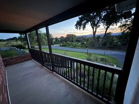 Building Photo - 6 Pleasantview Dr
