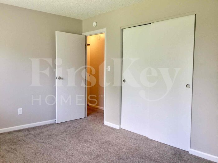 Building Photo - 3920 Pinetop Dr