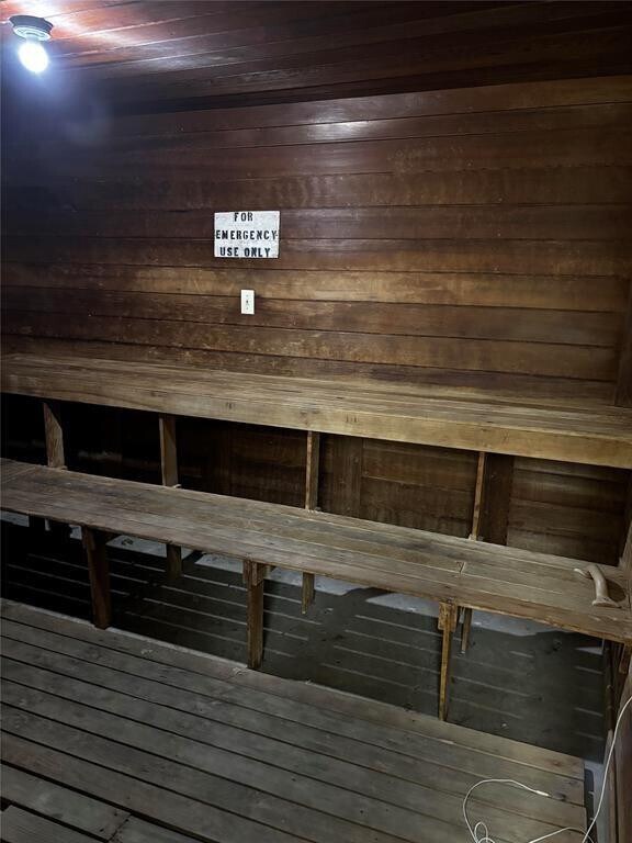 Building Photo - 2301 S Ocean Dr