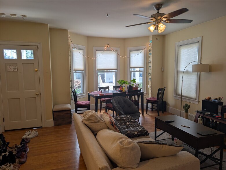 Building Photo - 40 Prince St