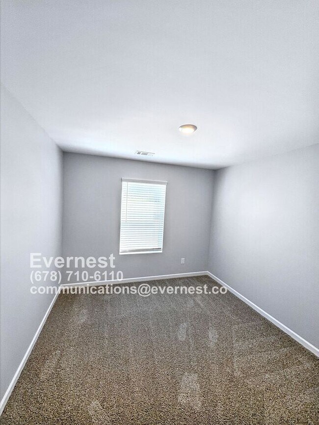 Building Photo - Spacious 4 Bed, 2.5 Bath Home with Attached 2-Car Garage