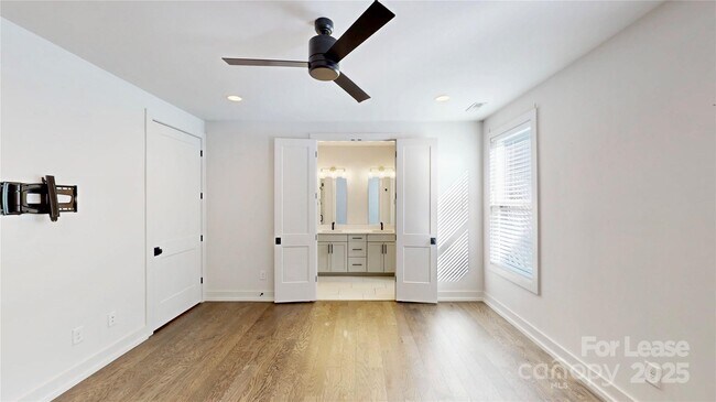 Building Photo - 4019 Plaza Row Ct