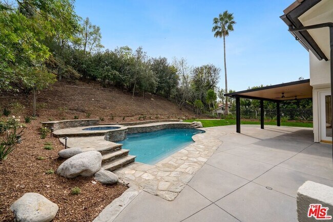 Building Photo - 18500 St Moritz Dr