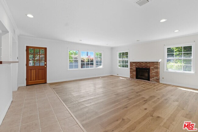 Building Photo - 4909 Morse Ave