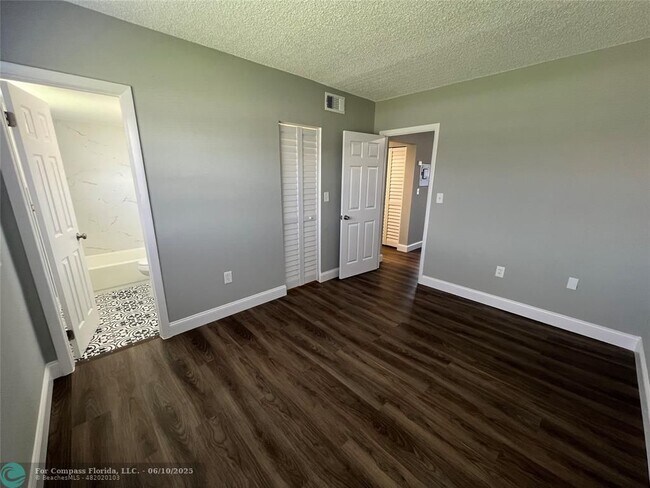 Building Photo - 2605 NW 135th St