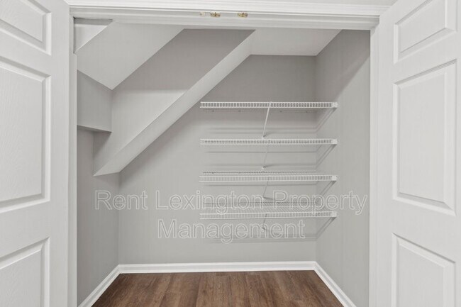 Building Photo - 1055 Duval St