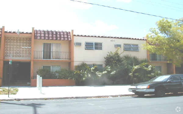 Building Photo - Apartamentos Camila