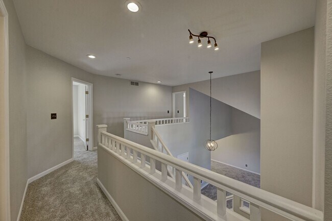 Building Photo - 1625 Flint Ct