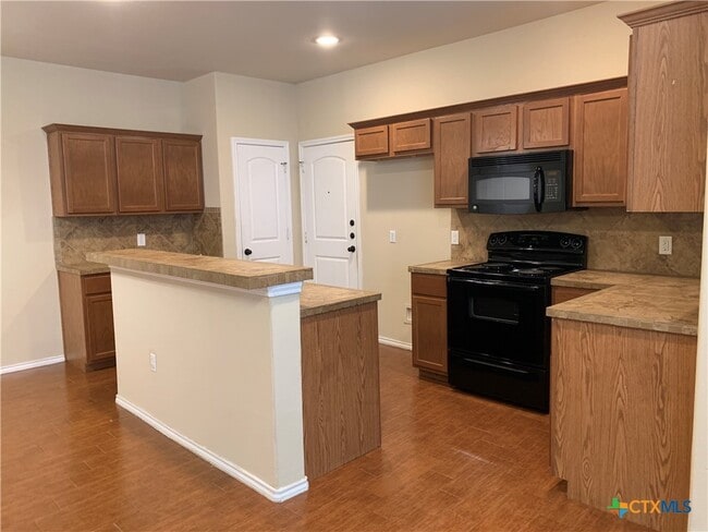 Building Photo - 901 Brown Rock Dr