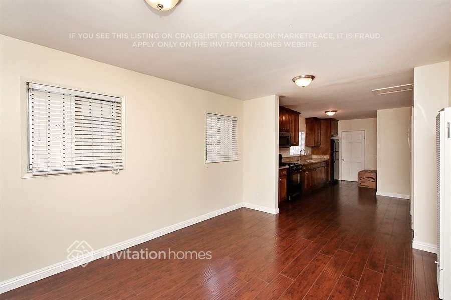 Building Photo - 1522 W 60th St