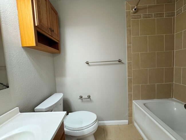 Building Photo - 9502 Quail Village Ln