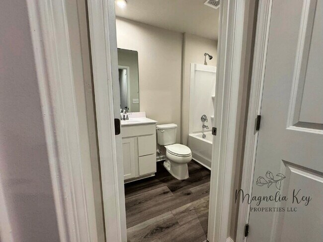 Building Photo - New 3 bed 2.5 bath Townhouse in Forestbrook