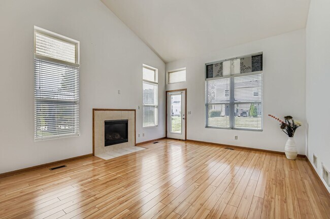 Building Photo - 4579 Half Moon Dr