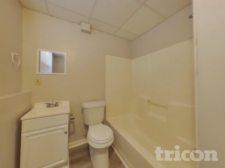 Building Photo - 125 Fawn Ln