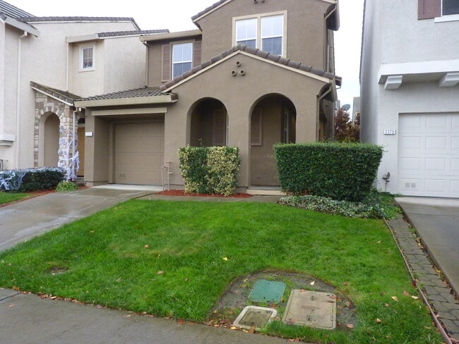 Building Photo - 2371 Snowberry Cir