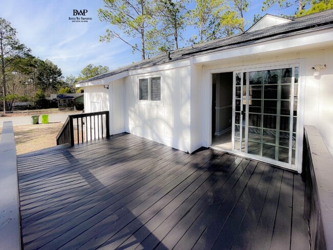 Building Photo - 400 Ferncliffe Rd