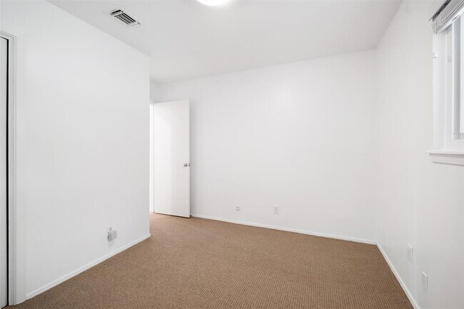 Building Photo - 8600 Clarewood Cir