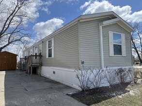 Building Photo - 32 Meadowlark Ln