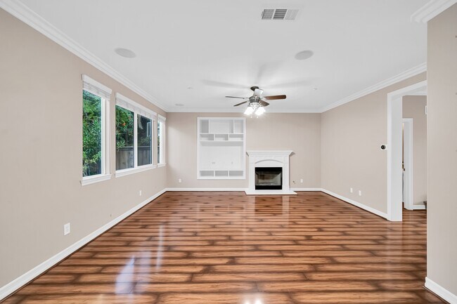 Building Photo - 10509 Hollingsworth Way