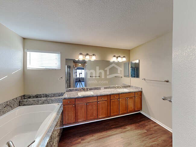 Building Photo - 10936 E 112th Pl