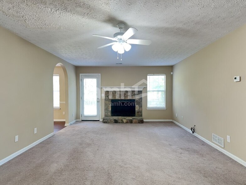 Building Photo - 4765 Beaver Rd