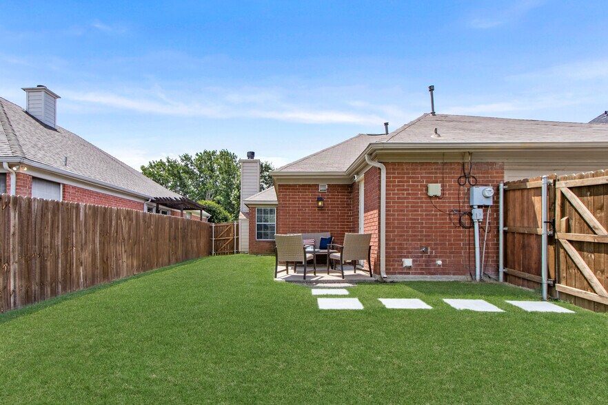 Building Photo - 9724 Preston Vineyard Dr