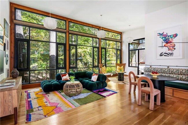 Building Photo - 515 Claire Dr NE